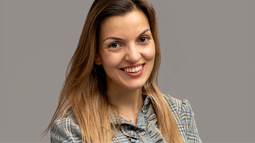 Деляна Николова